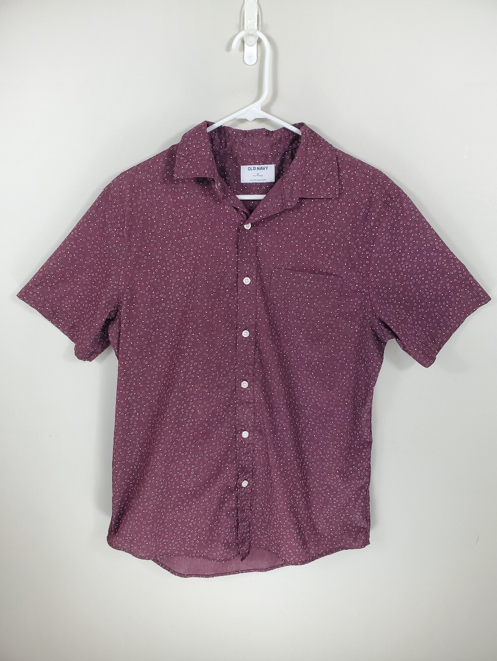 Old Navy Size M Built-In Flex Short Sleeve Floral Polka Dot Button Down Shirt